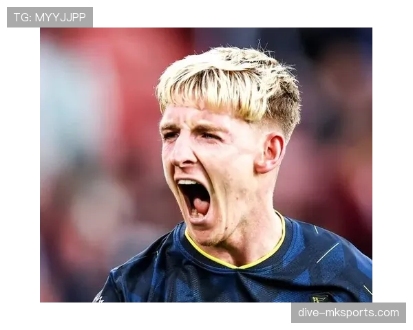 大卫·拉亚在英超状态回暖,成为球队新任守门员的重要支柱 大卫·拉亚在英超状态回暖,成为球队新任守门员的重要支柱