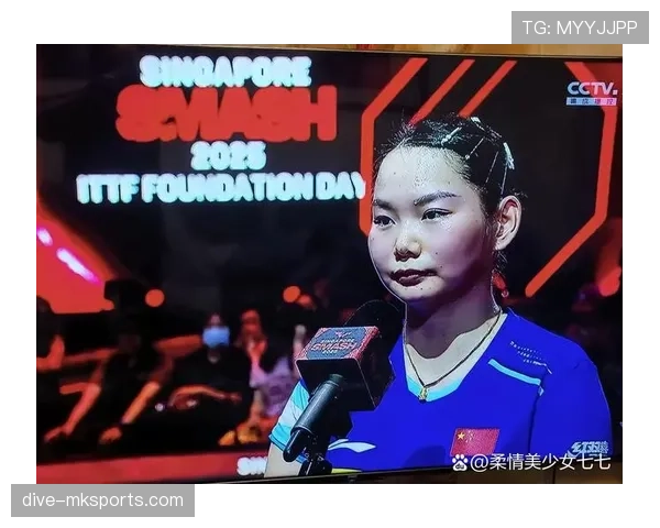 何卓佳穿名牌直播间里还蹲地，感觉和明星尬，富贵貌到底藏哪儿？